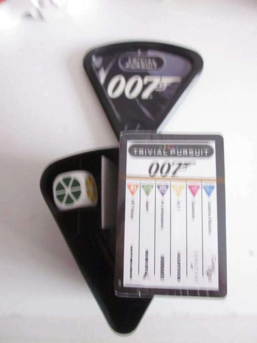 New Trivial Pursuit Hasbro James Bond 007 Edition - Image 3