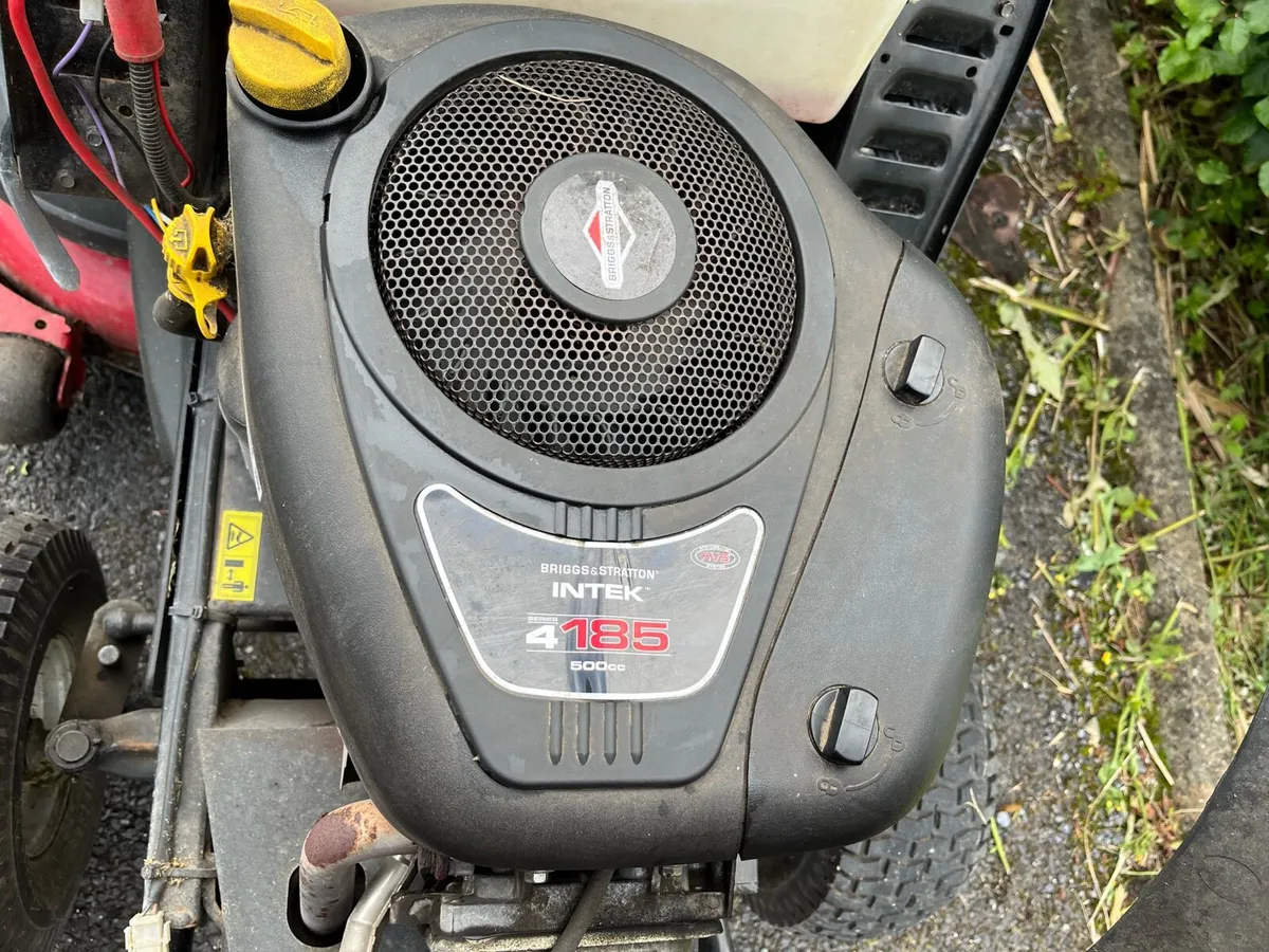Castlegarden hydro 18/5HP ride on lawnmower - Image 2
