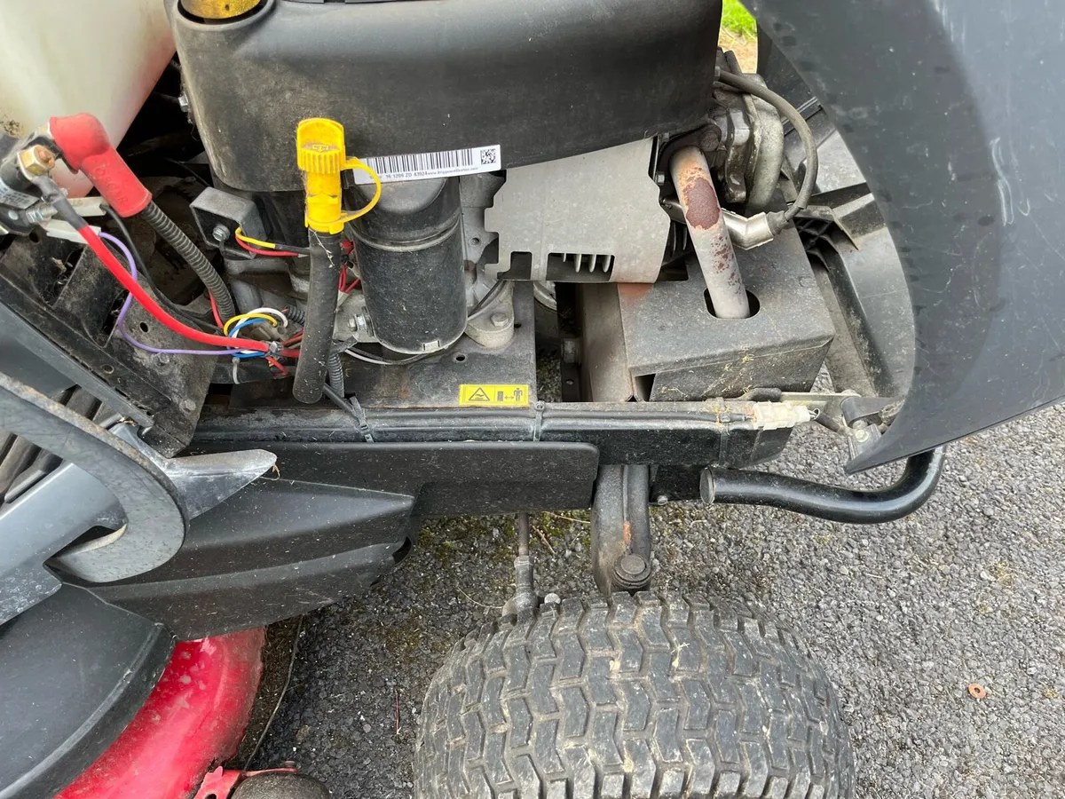 Castlegarden hydro 18/5HP ride on lawnmower - Image 3