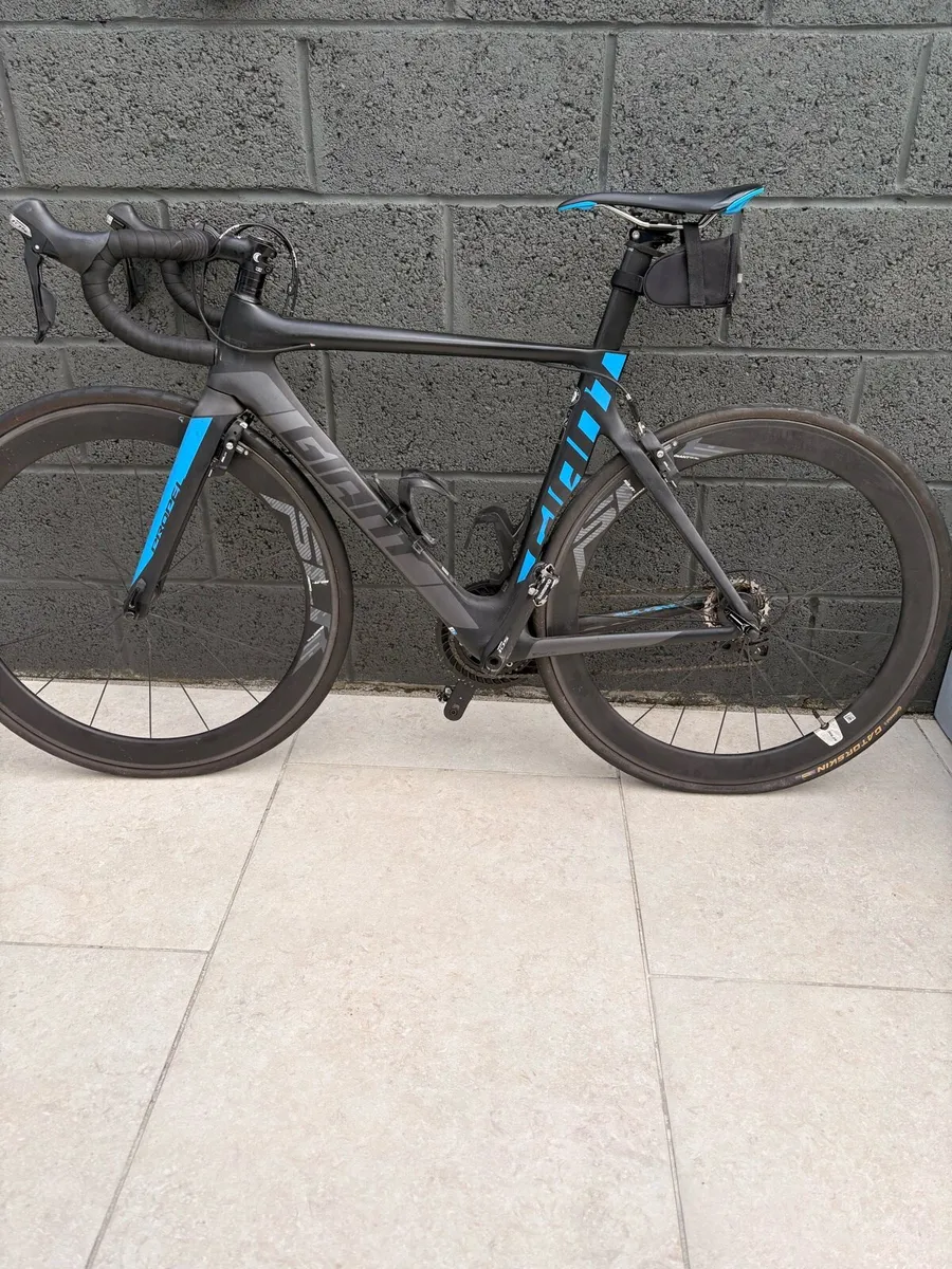 Giant propel Advanced Sl aero road bike - Image 1