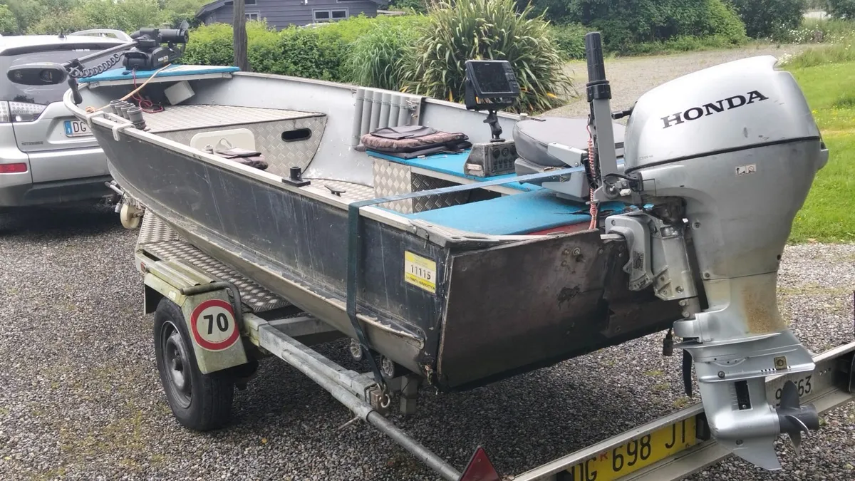 Fishing boat and trailer - Image 1