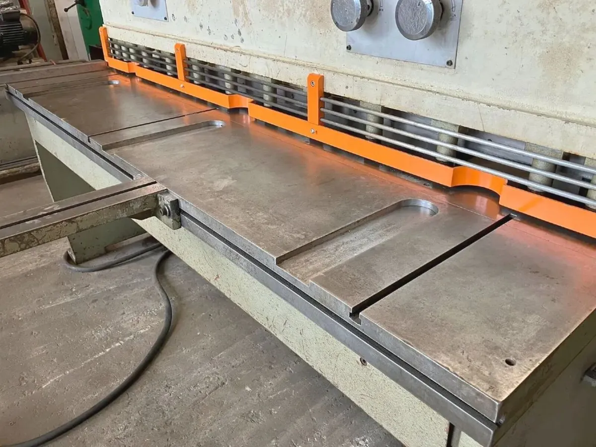 K&B HYDRAULIC GUILLOTINE - Image 2