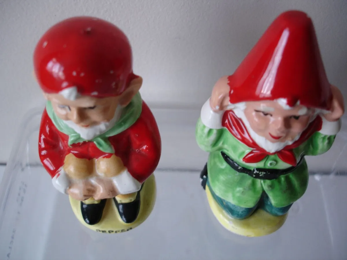 Vintage  Leprechaun Ceramic  Salt/Pepper Shakers - Image 4