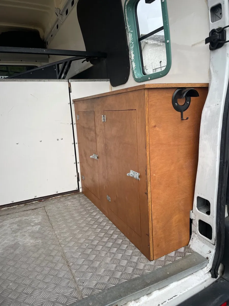 Two Horse Van - Image 4