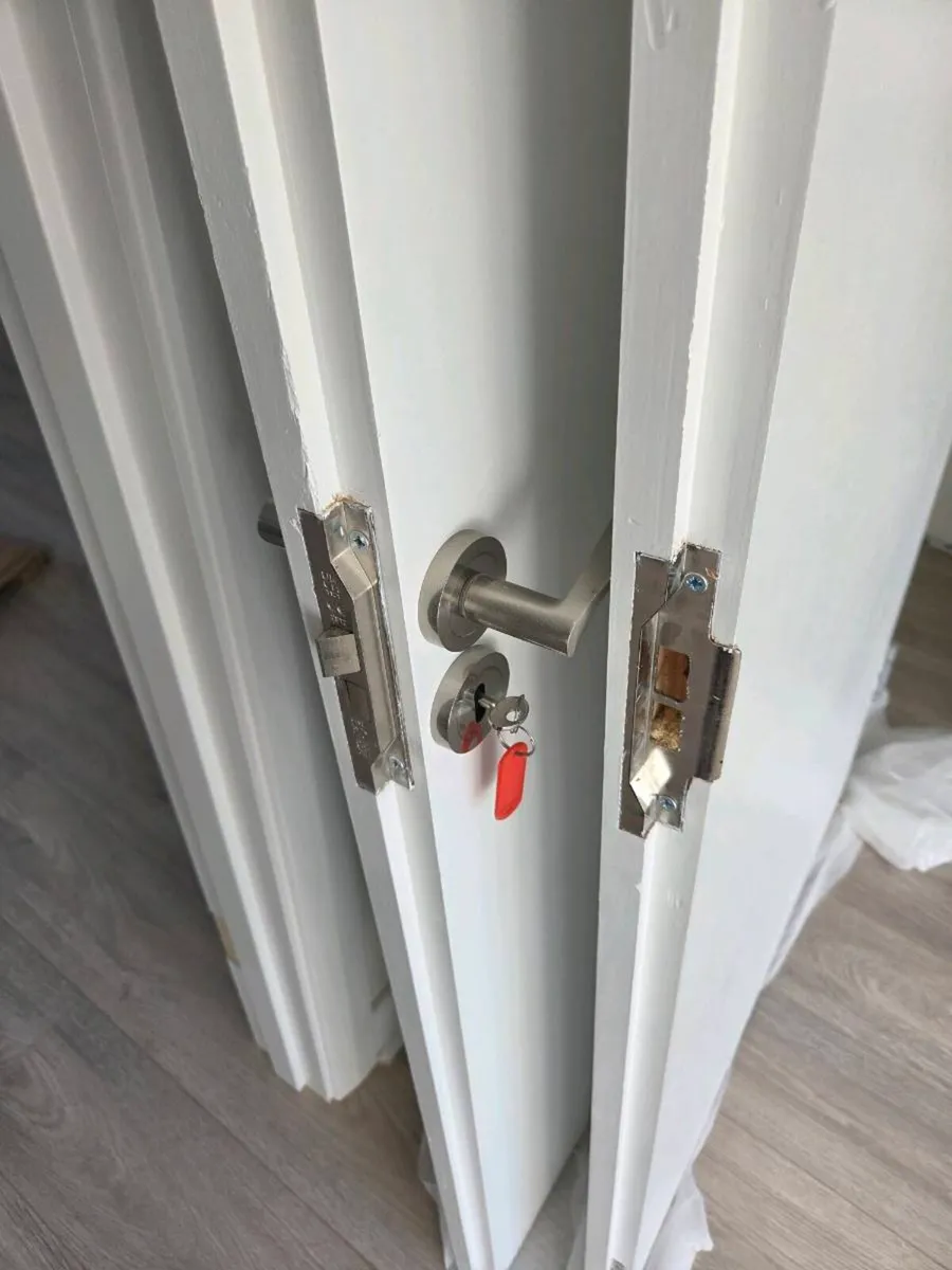 Inside fire doors - Image 2