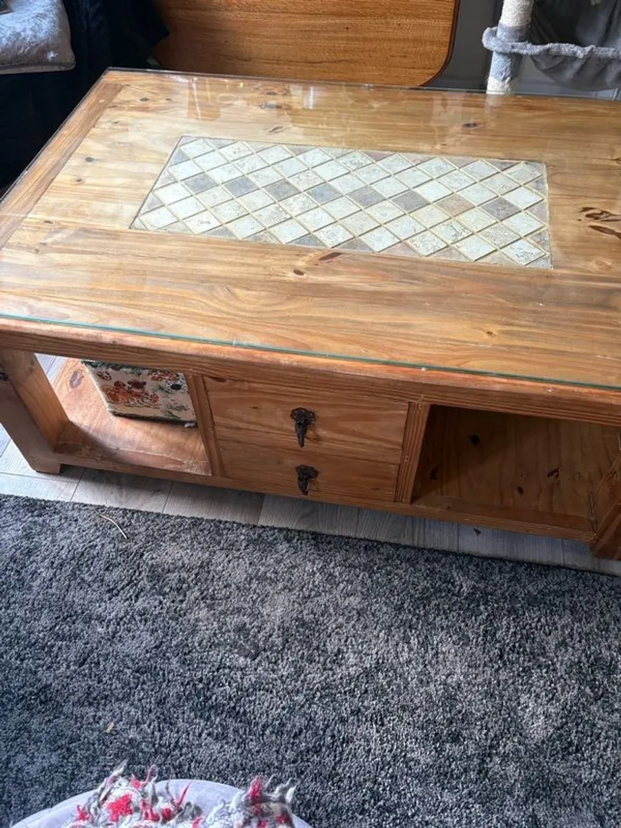 large pine coffee table - Image 2