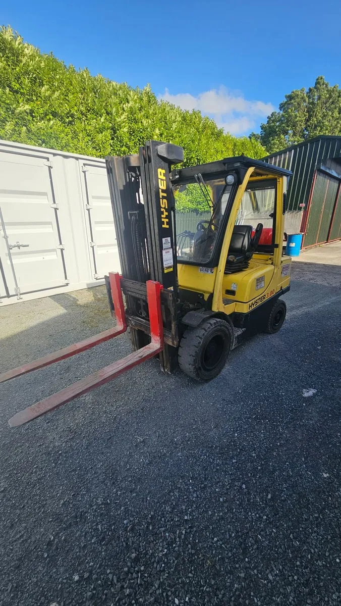 2016  Hyster 3 Ton Forklift - Image 2