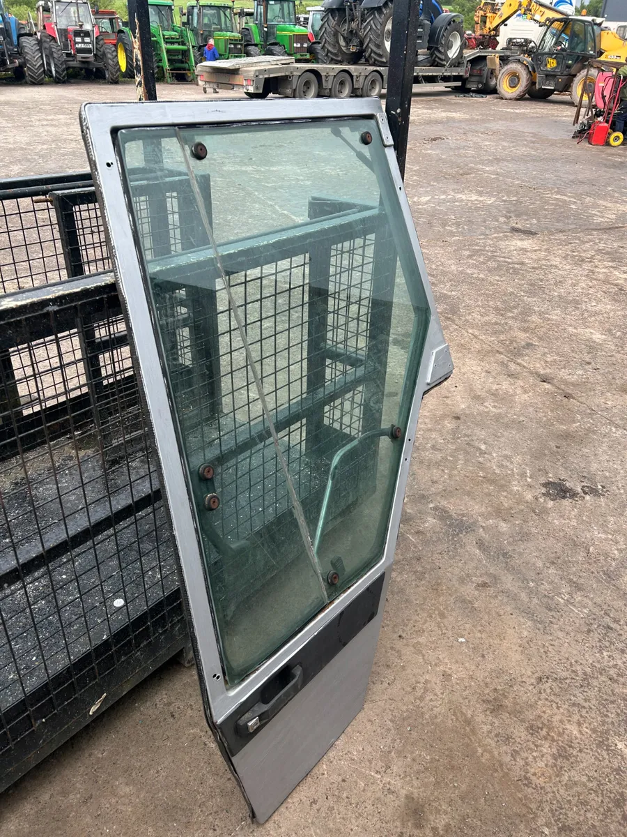 Left Side MF 3000 Series Door - Image 2