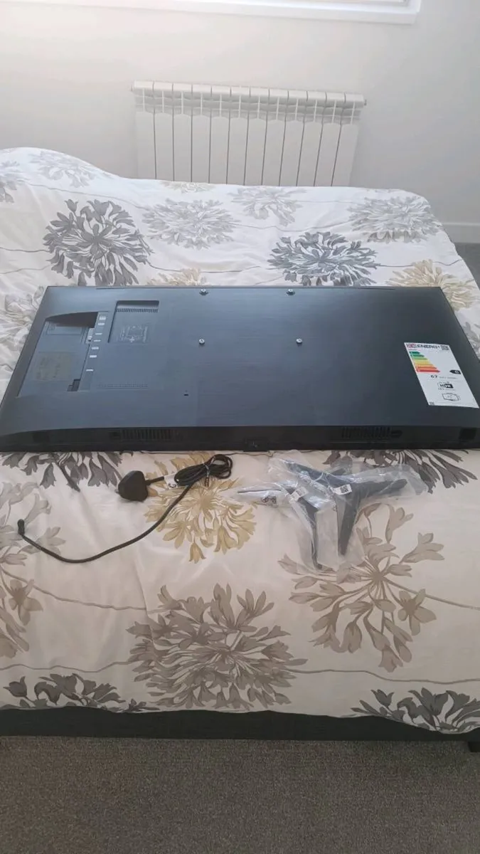 43inch Samsung 4K Ultra HD Smart TV - Image 3
