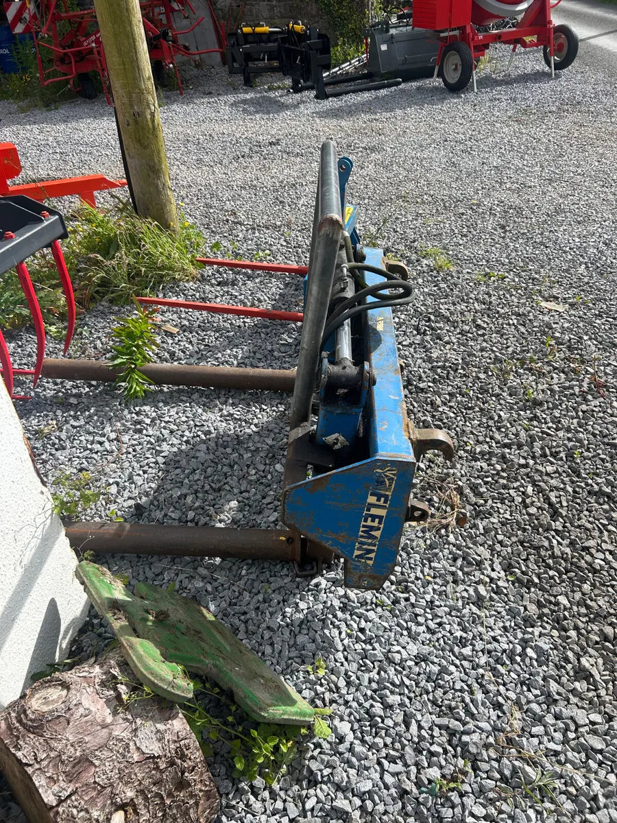 Fleming Hyd bale stacker - Image 3