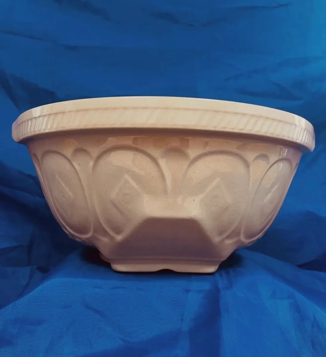 T.G. Green The Grip stand Mixing Bowl  - Image 1