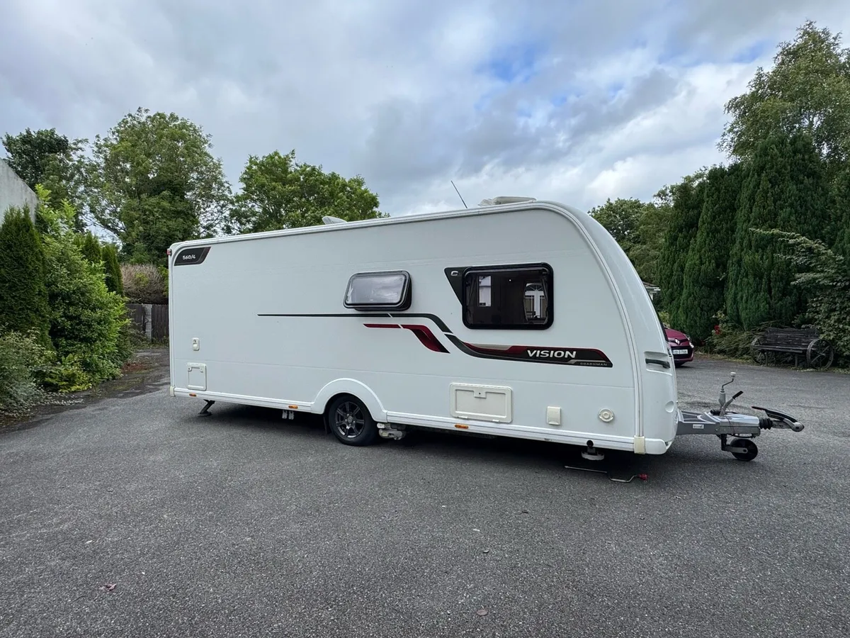 Coachman Vision 560 Fixed Bed Air Awning M-Movers - Image 3