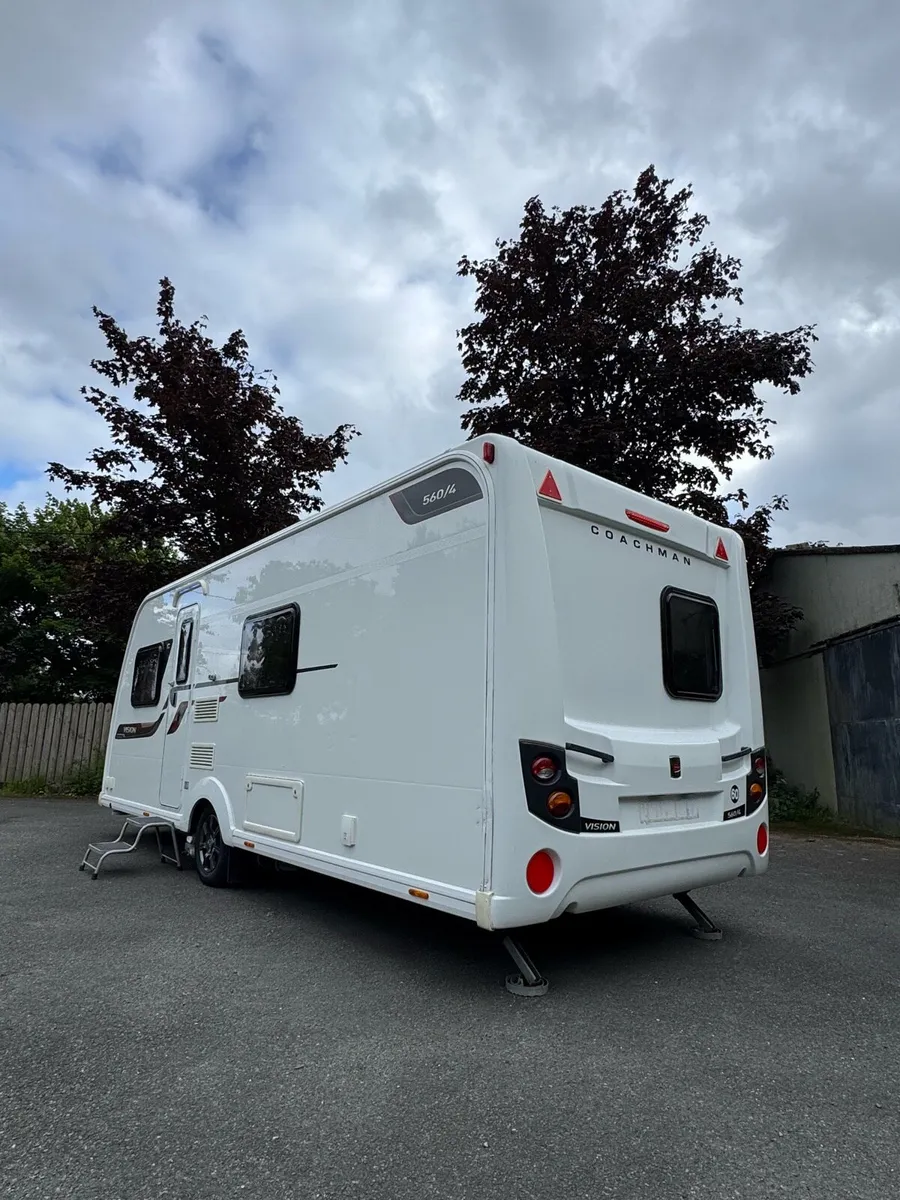 Coachman Vision 560 Fixed Bed Air Awning M-Movers - Image 4