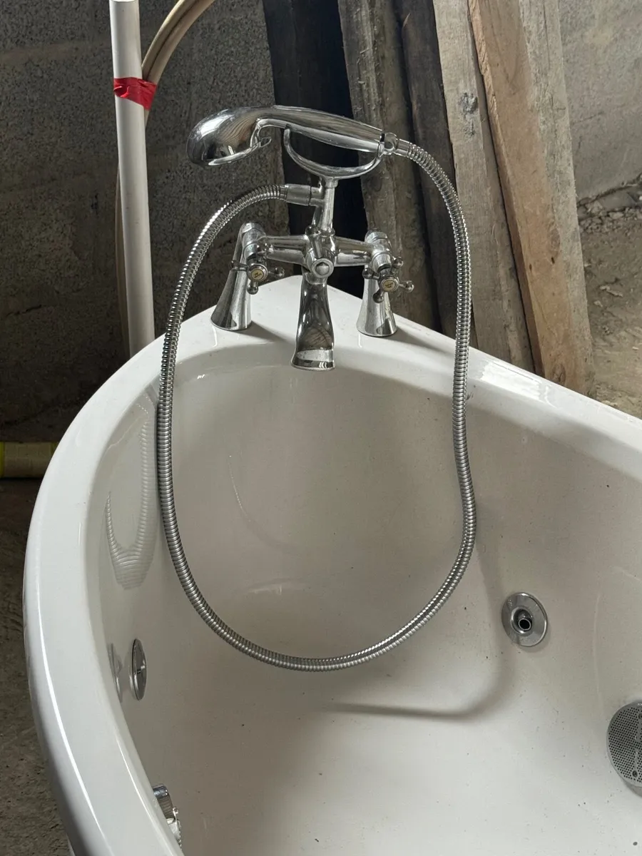 Jacuzzi Bath - Image 2
