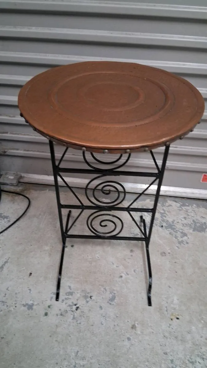 Copper table - Image 1