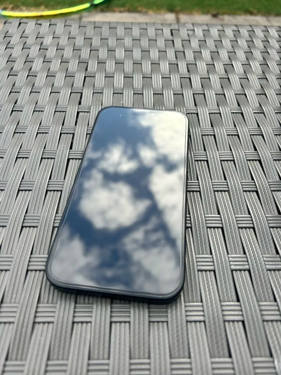 iPhone 15  128GB - Image 1