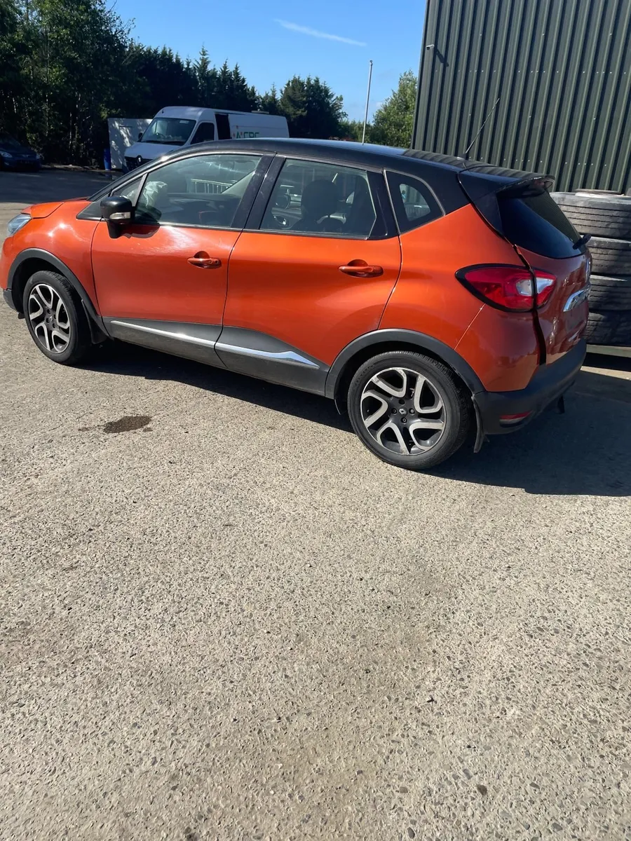 152 Renault Captur Diesel  and Toyota  Dyna  D4D - Image 1