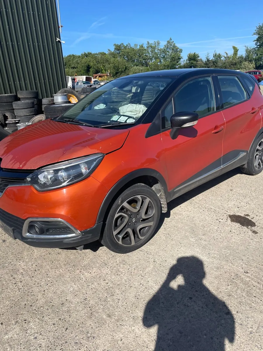 152 Renault Captur Diesel  and Toyota  Dyna  D4D - Image 2