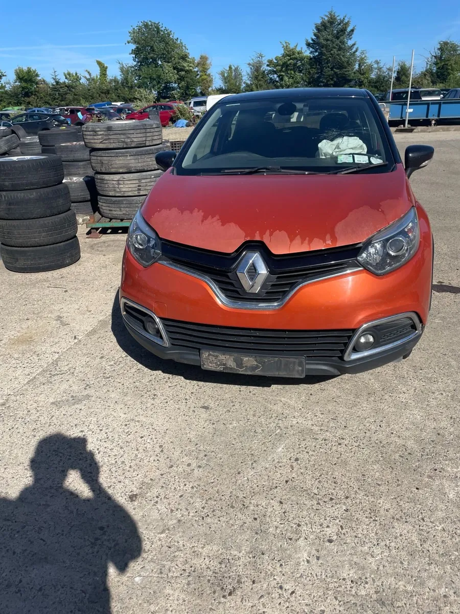 152 Renault Captur Diesel  and Toyota  Dyna  D4D - Image 3
