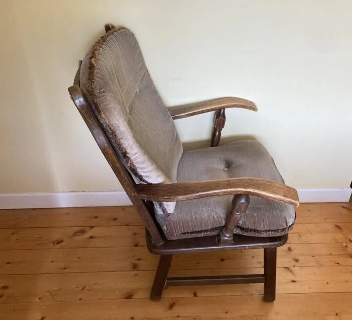 Classic Vintage Upholstered Armchair - Image 4