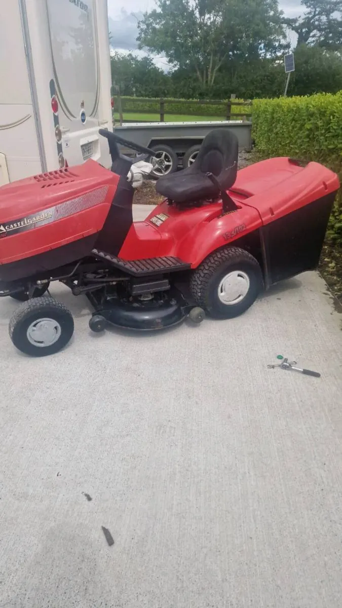 Castelgarden ride on lawnmower - Image 1