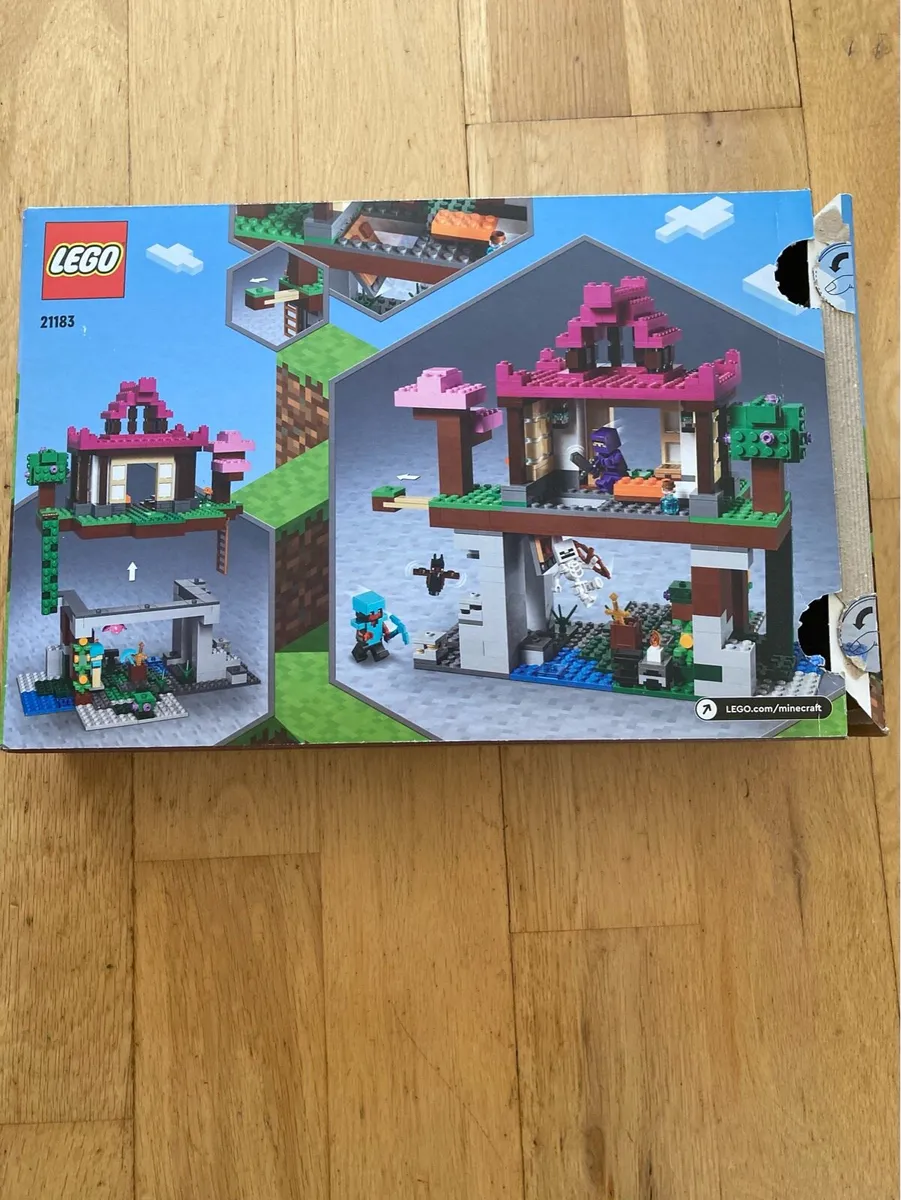 Lego Minecraft - 21183 - The Training Ground - Image 1