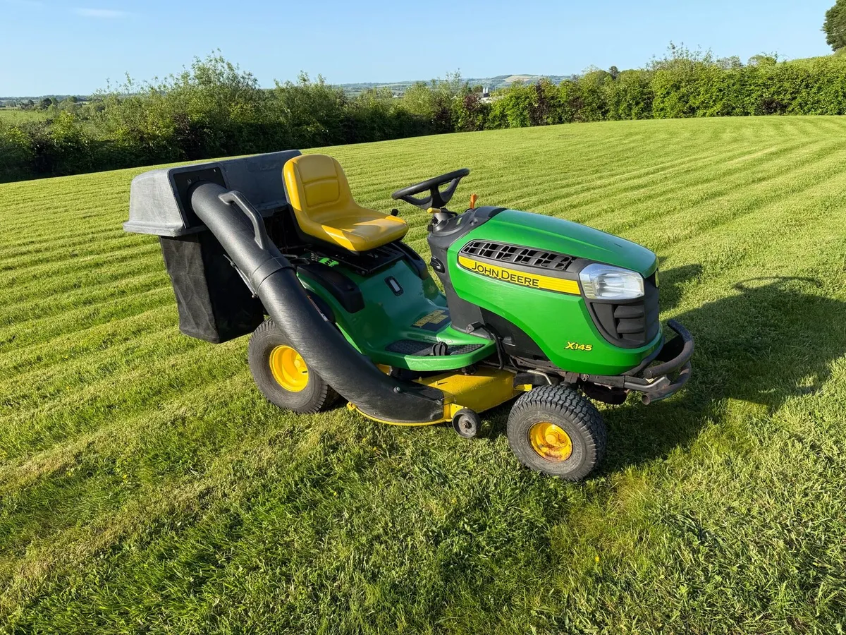 John Deere X145 Ride On Mower - Image 1