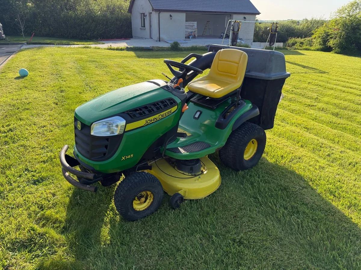 John Deere X145 Ride On Mower - Image 2