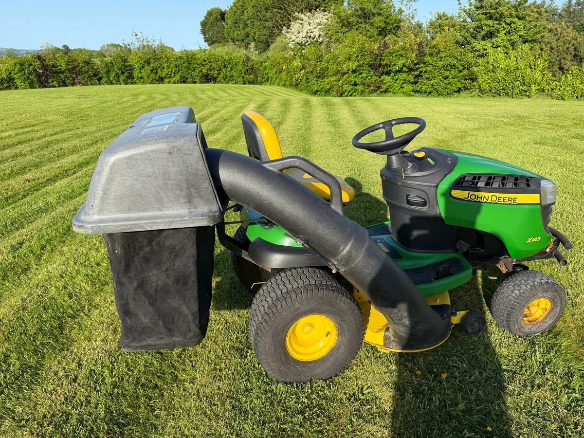 John Deere X145 Ride On Mower - Image 3