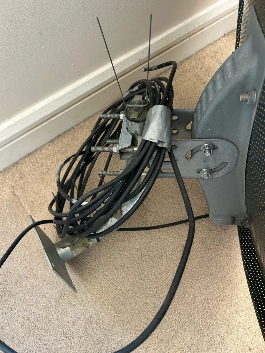 Satellite dish with receiver - Image 4