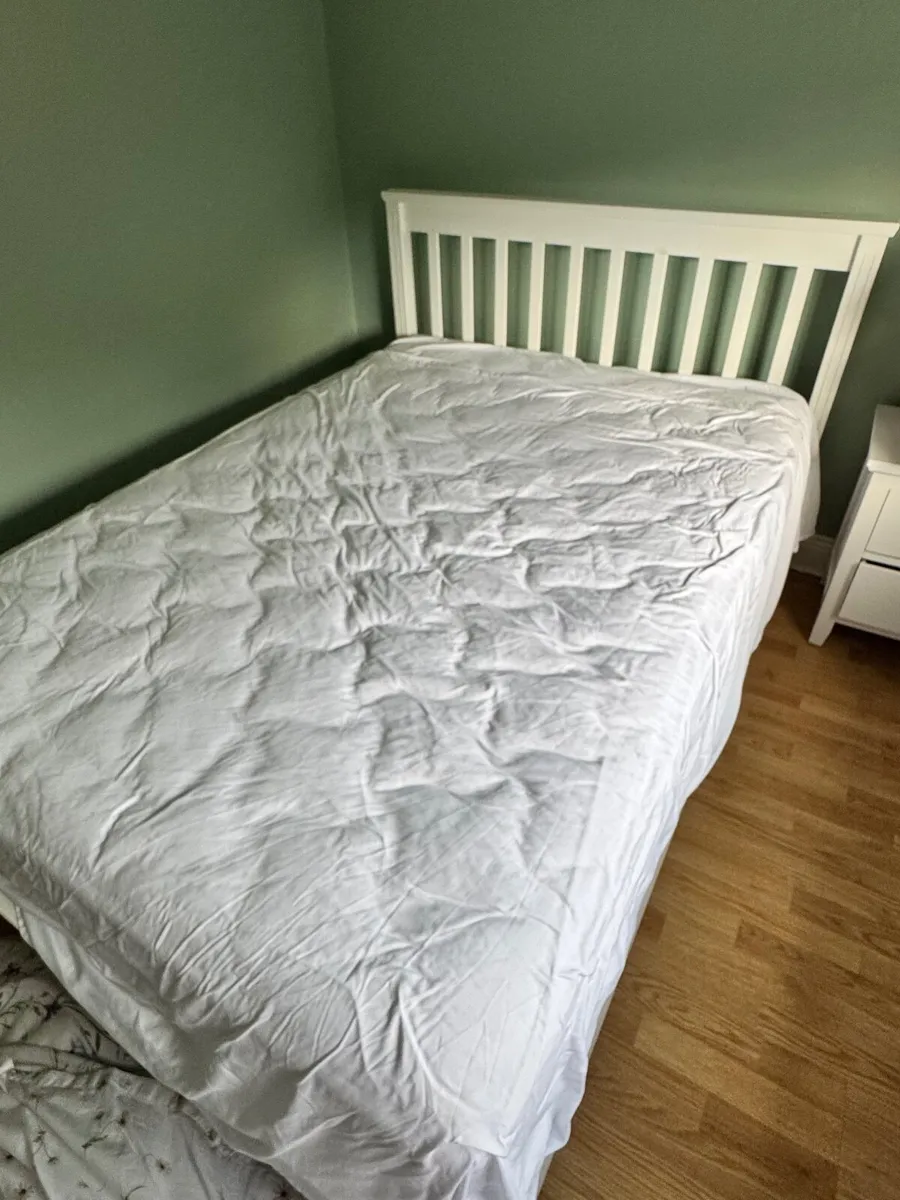Bed - Image 1