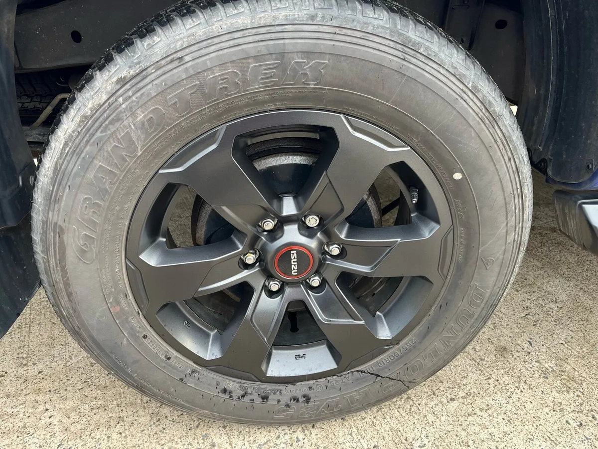 Isuzu Dmax V Cross - Image 4