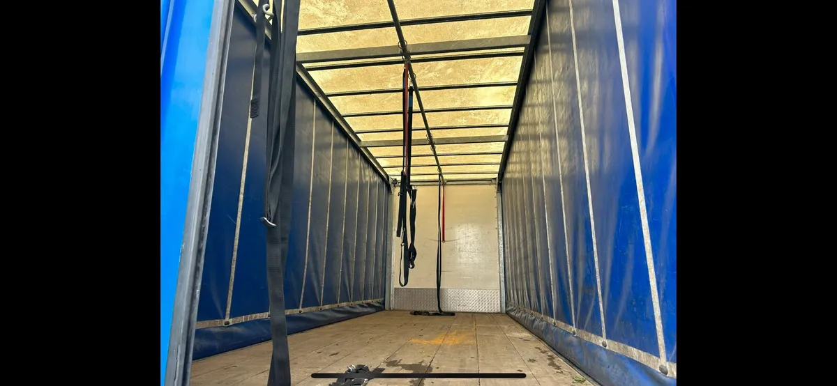 2018 24ft Curtainsider with barn doors 8ft6 high - Image 4