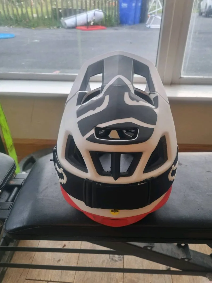 Fox proframe full-face helmet plus knee pads - Image 3