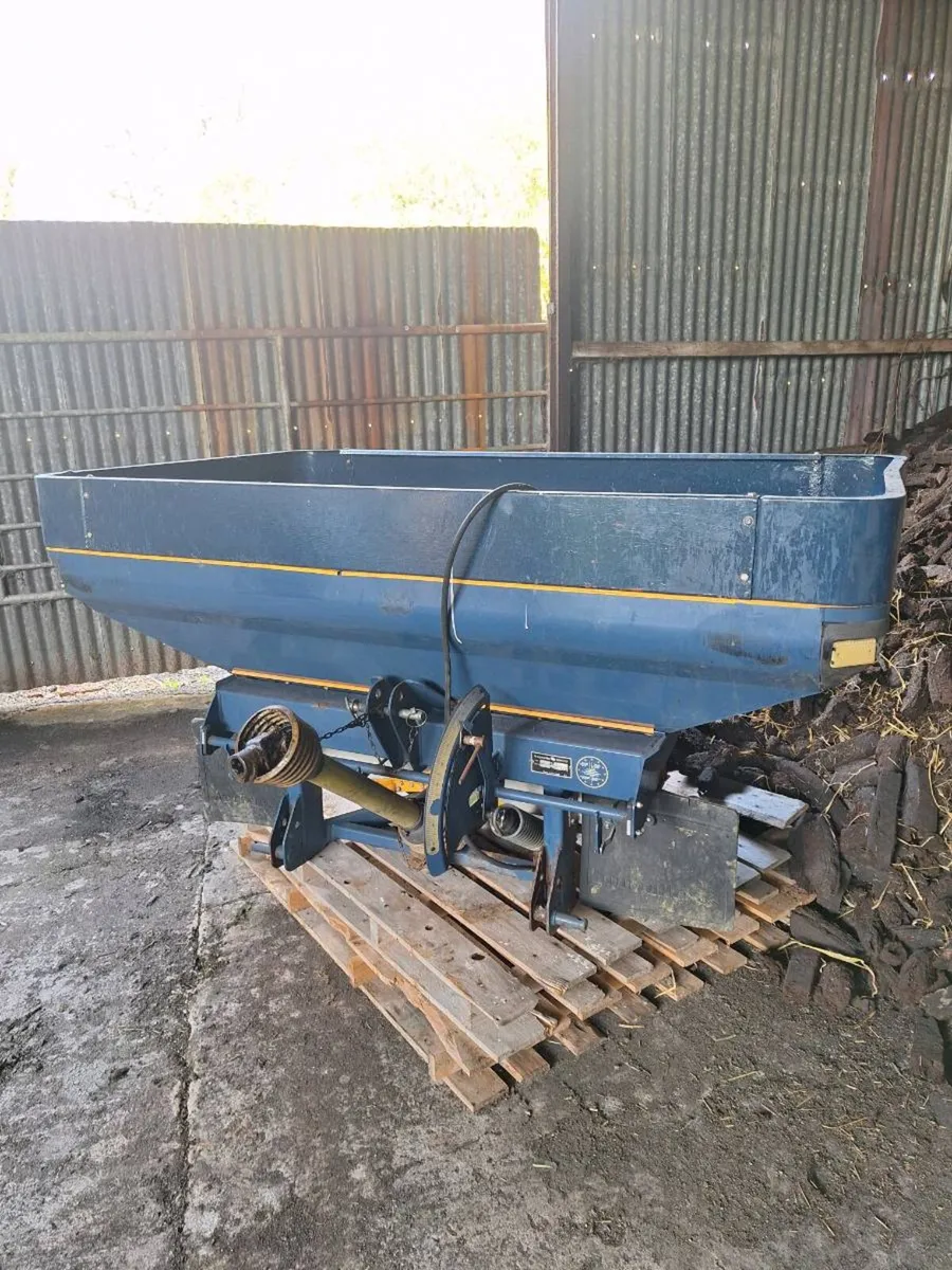 Bogballe 1 ton spreasder - Image 3