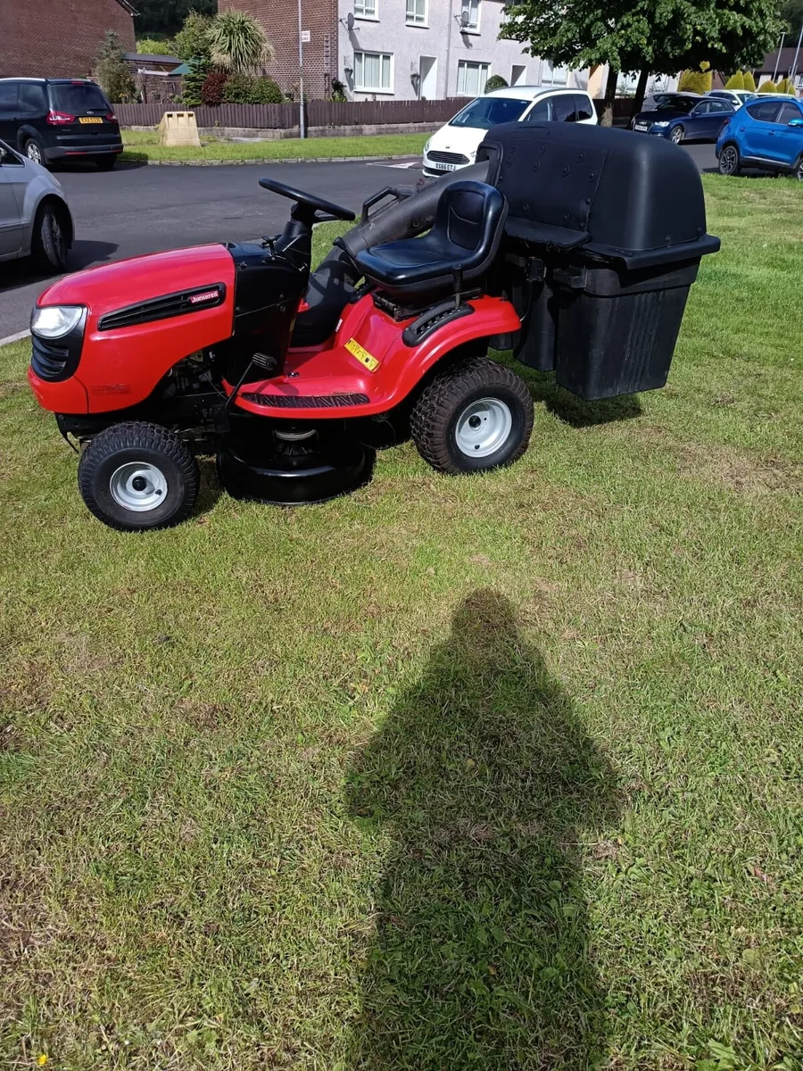 Jonsered by husquvarna ride on lawnmower - Image 3