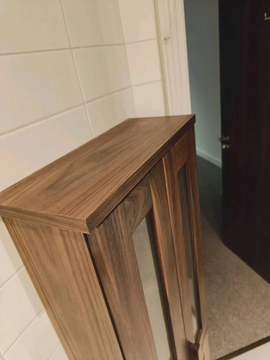 Quality wooden Bathroom cabinet floor/wall standin - Image 3