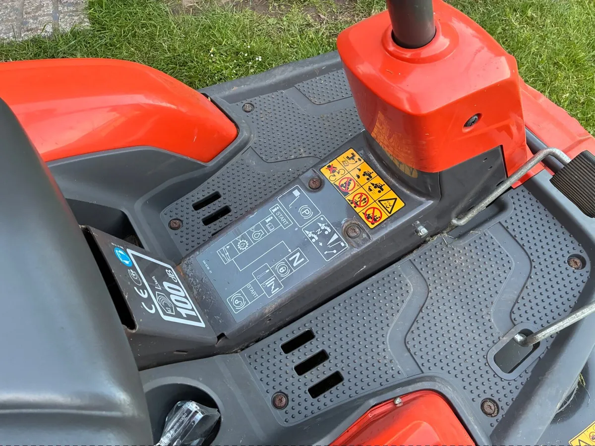 Husqvarna R216 Ride On Lawnmower - Image 4