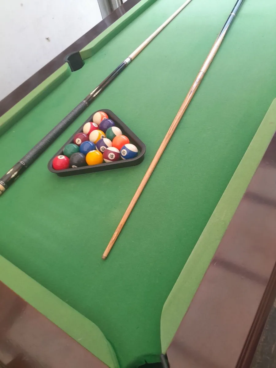 Pool table - Image 1