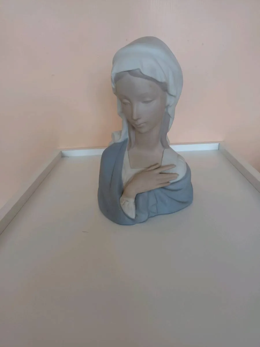 Lladro  Bisque Madonna (Virgin  Mary)  Figurine - Image 4