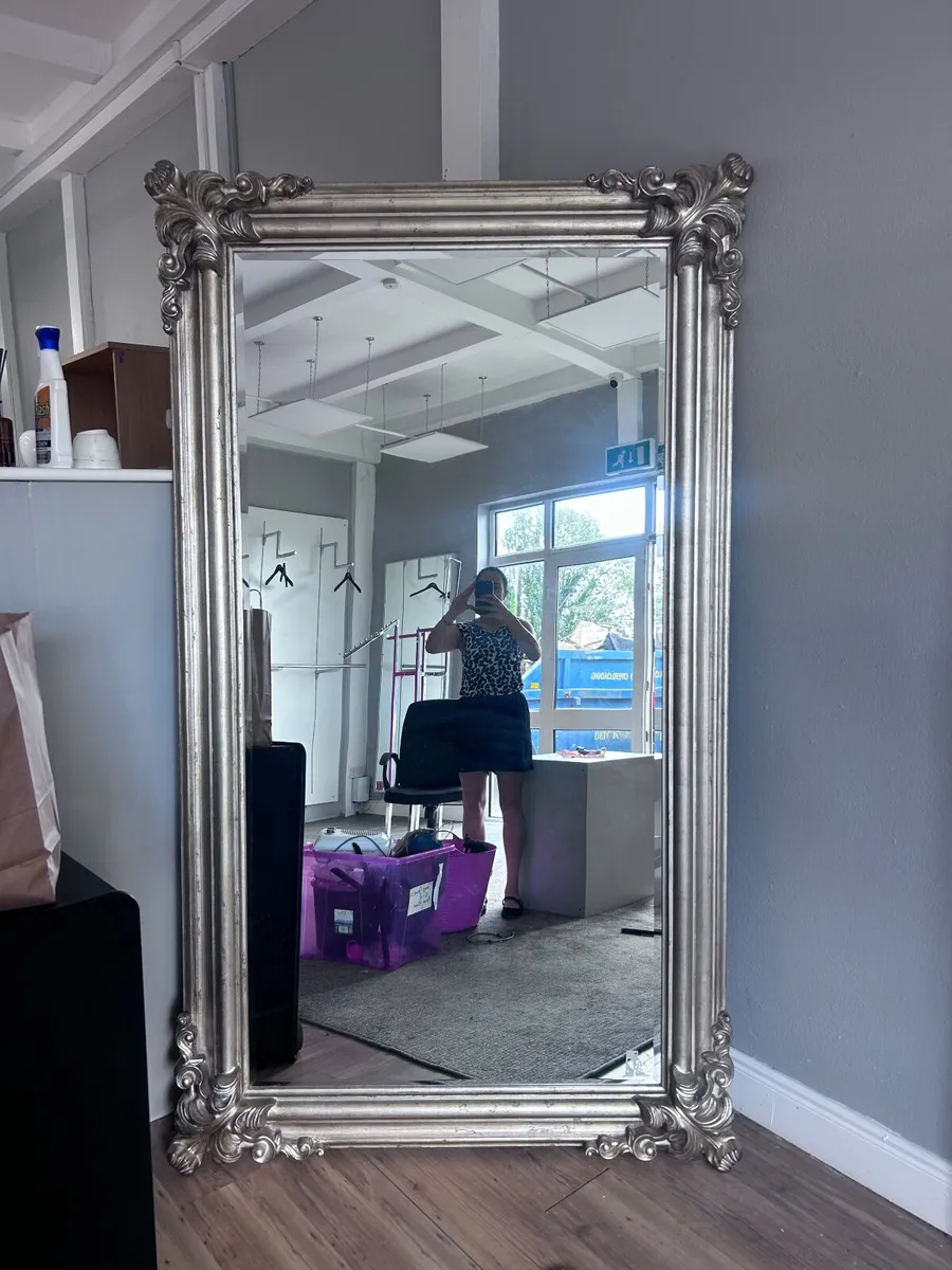 Large mirror - Image 1