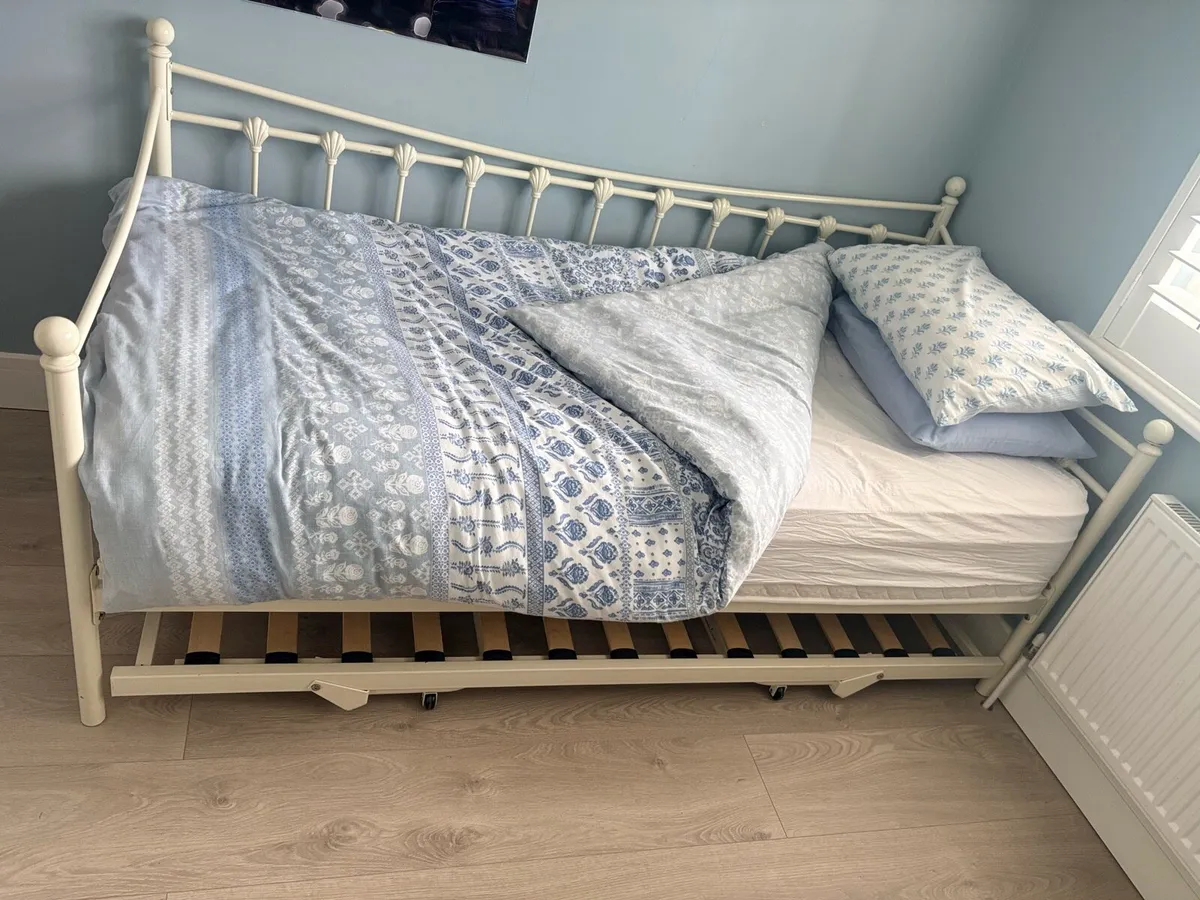 Day Bed Double - Image 1