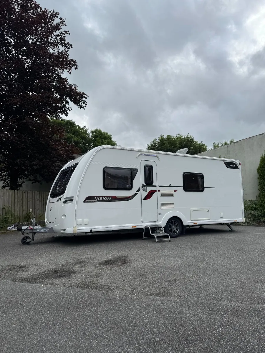 Coachman Vision 560 Fixed Bed Air Awning M-Movers - Image 1