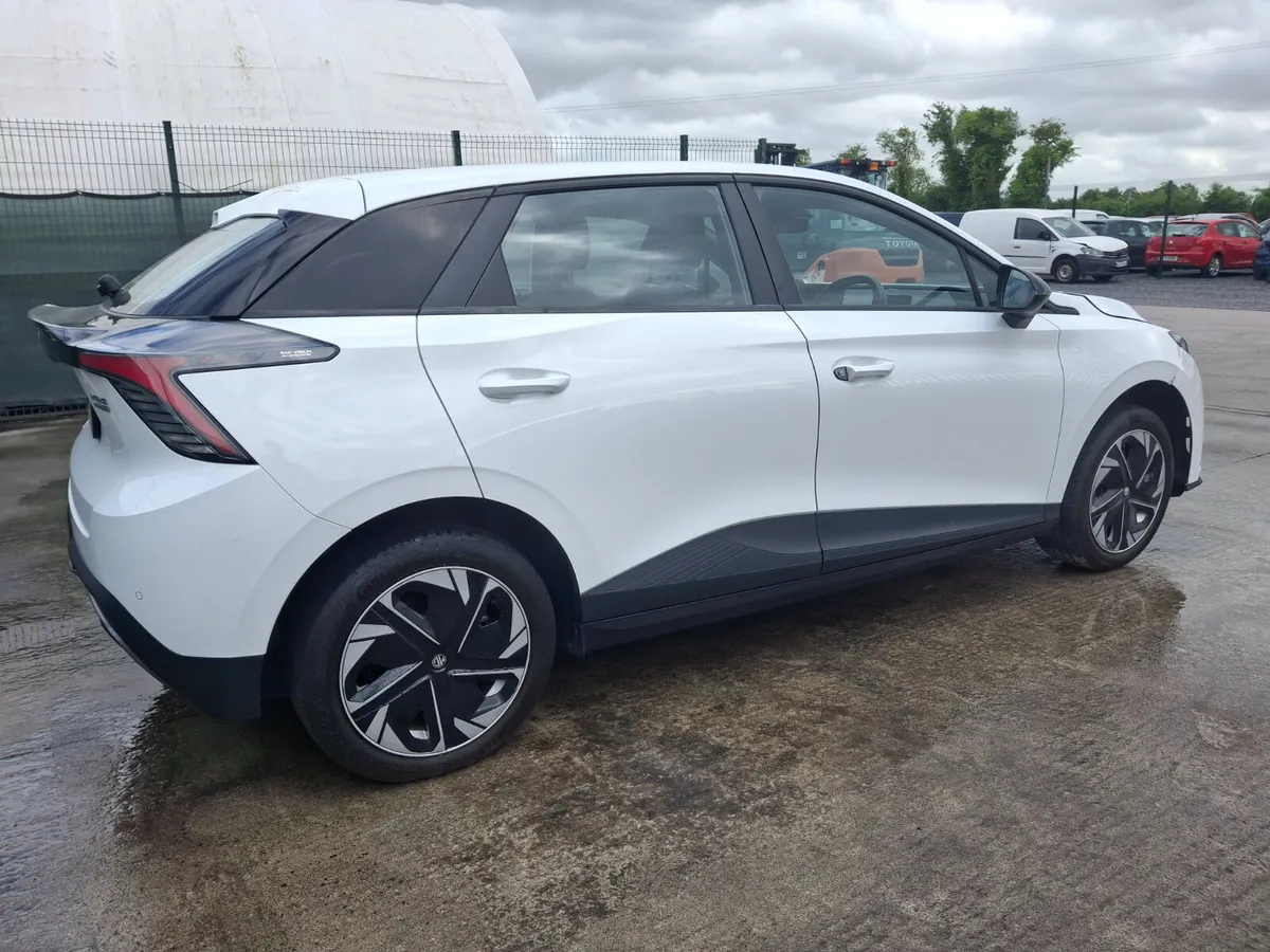 232 MG 4 Excite  EV Automatic  51kwh - Image 3