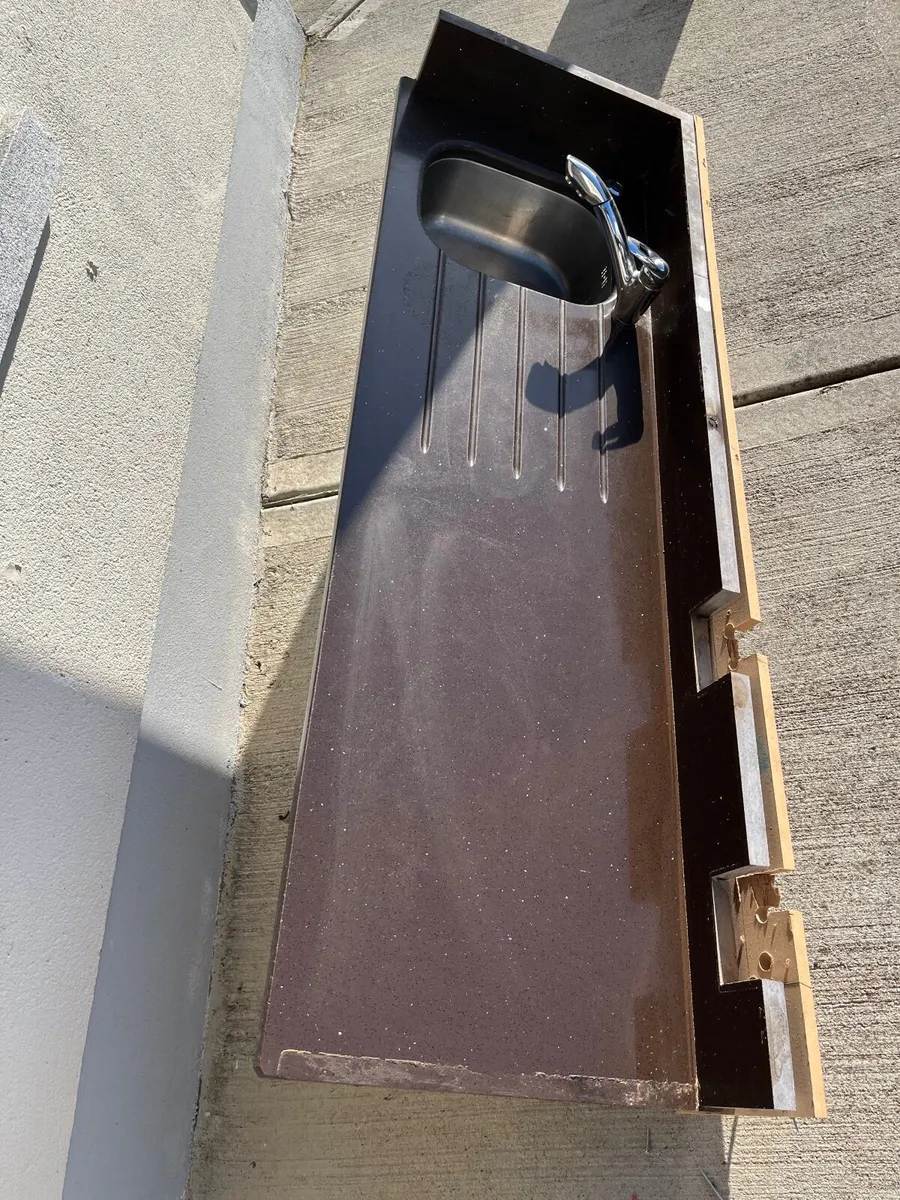 Quartz worktop - Image 1