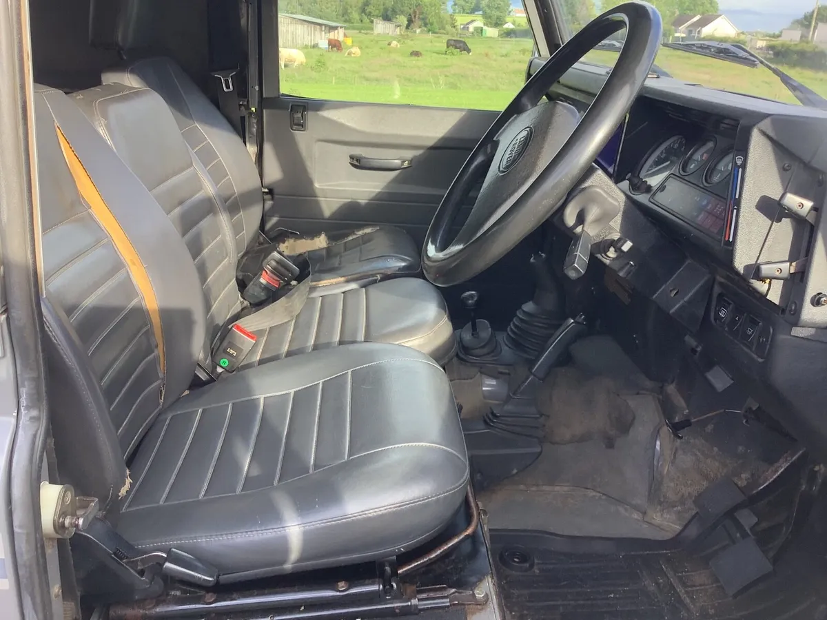 Land Rover Defender 1992 - Image 2