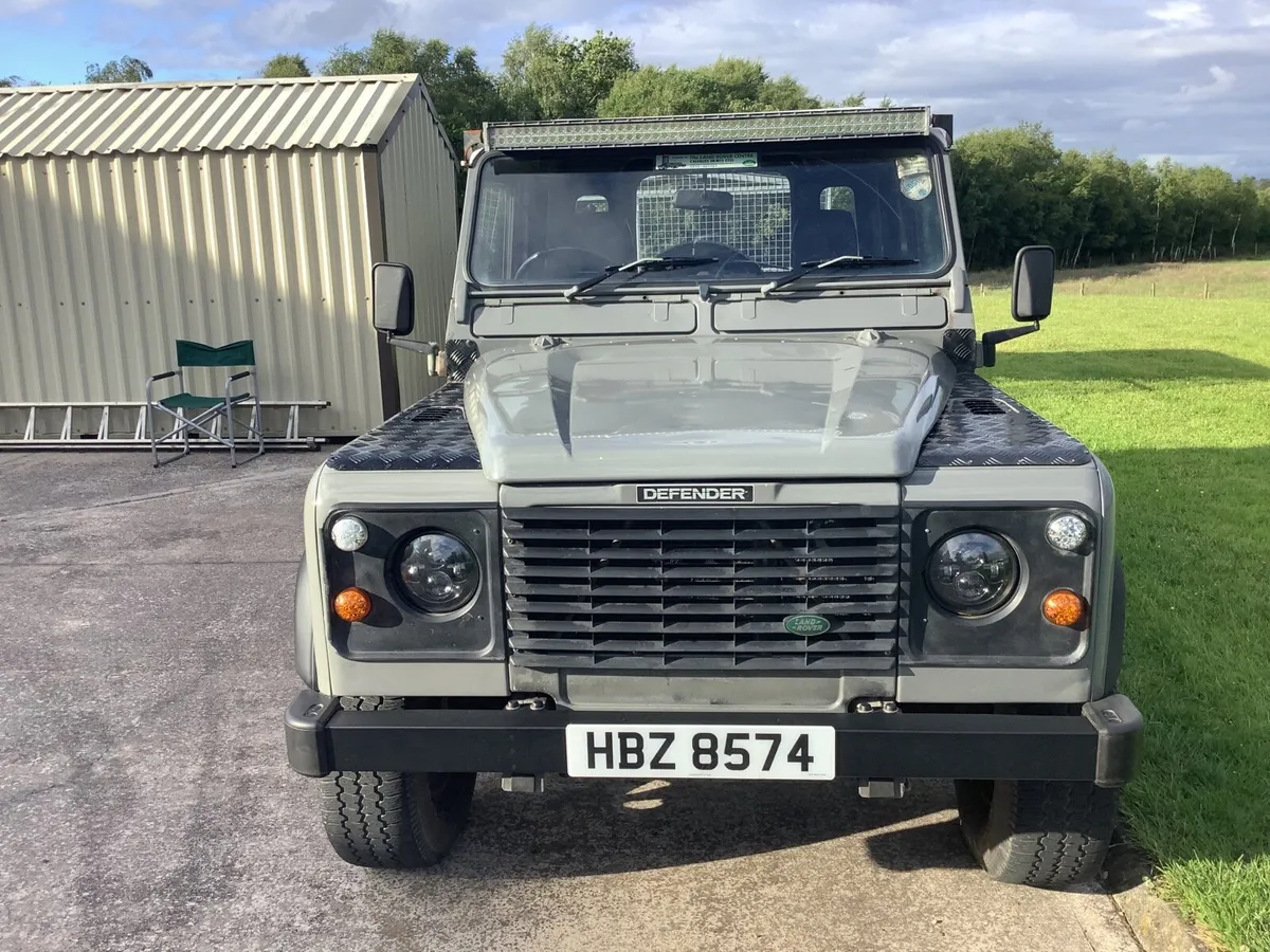 Land Rover Defender 1992 - Image 1