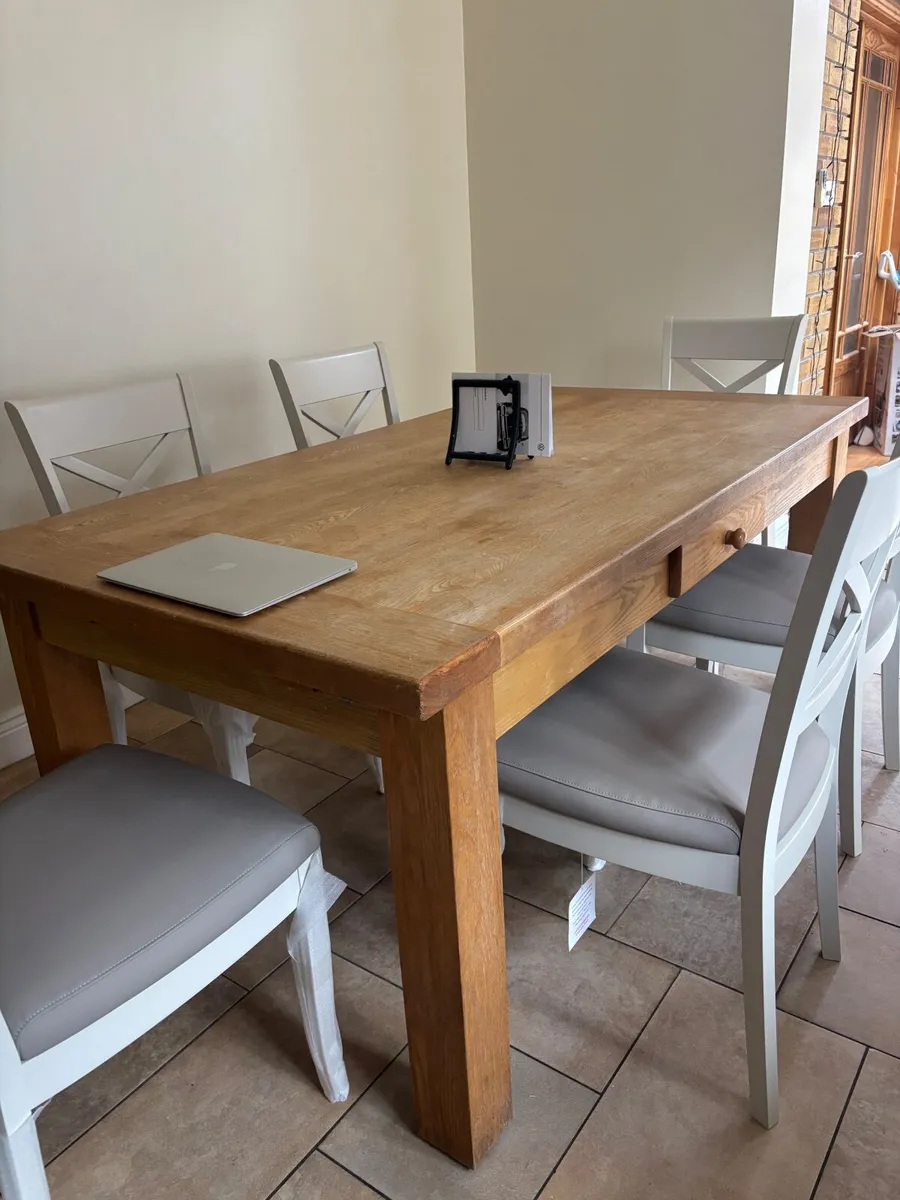 Kitchen table - Image 1