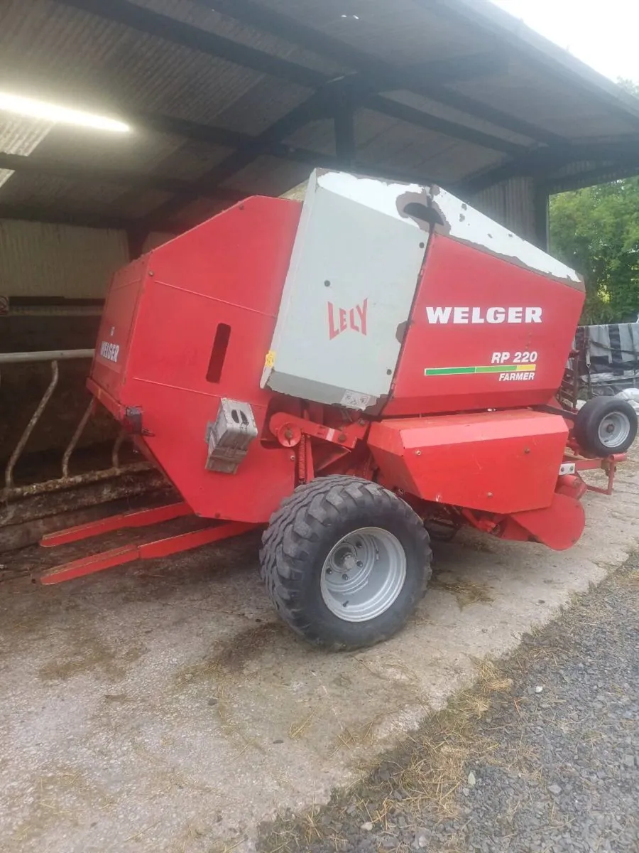 Welger 220 baler - Image 1