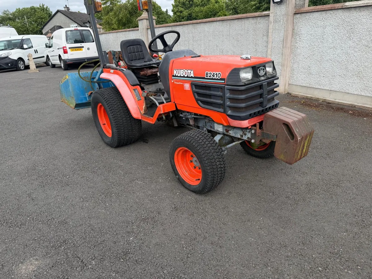 Kubota B2410 4x4 Tractor - Image 4
